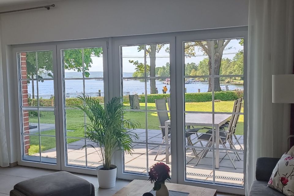 Blick auf die Terrasse und den See, Foto: H. Herrmann, Lizenz: H. Herrmann